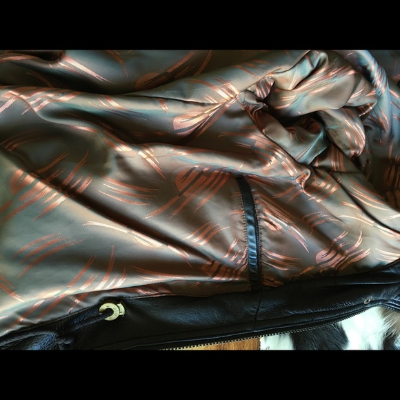 Leather winter coat with hood trimmed with real fur - Picture 7 of 11